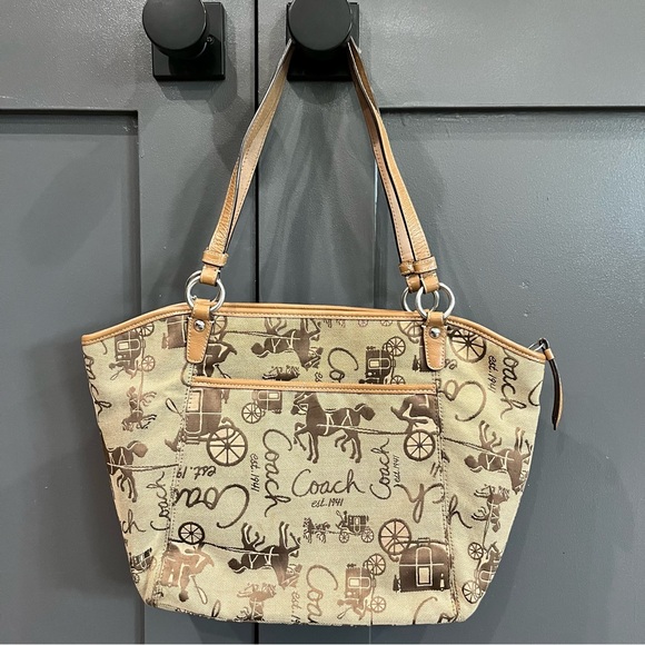 Coach Vintage Horse & Carriage Tan Canvas & Leather Shoulder Bag Silver Hardware - Picture 3 of 14